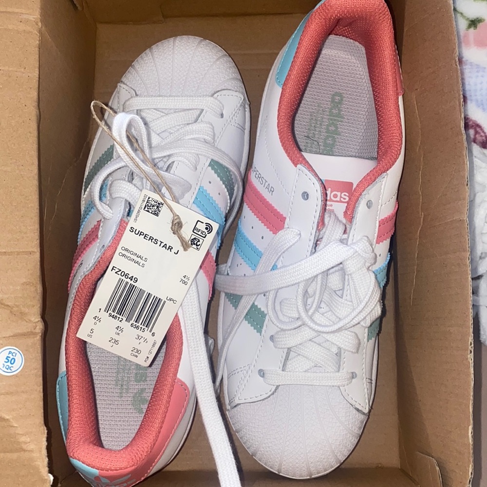 NWT ADIDAS WOMEN/GIRLS - Picture 2 of 5